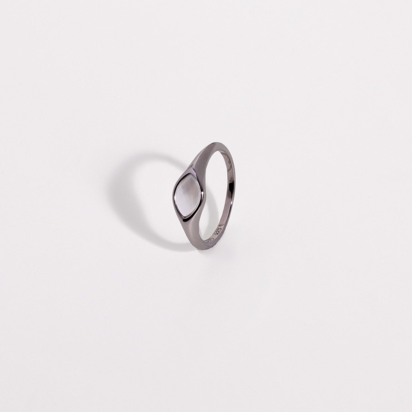 Marina Ring - Mother of Pearl