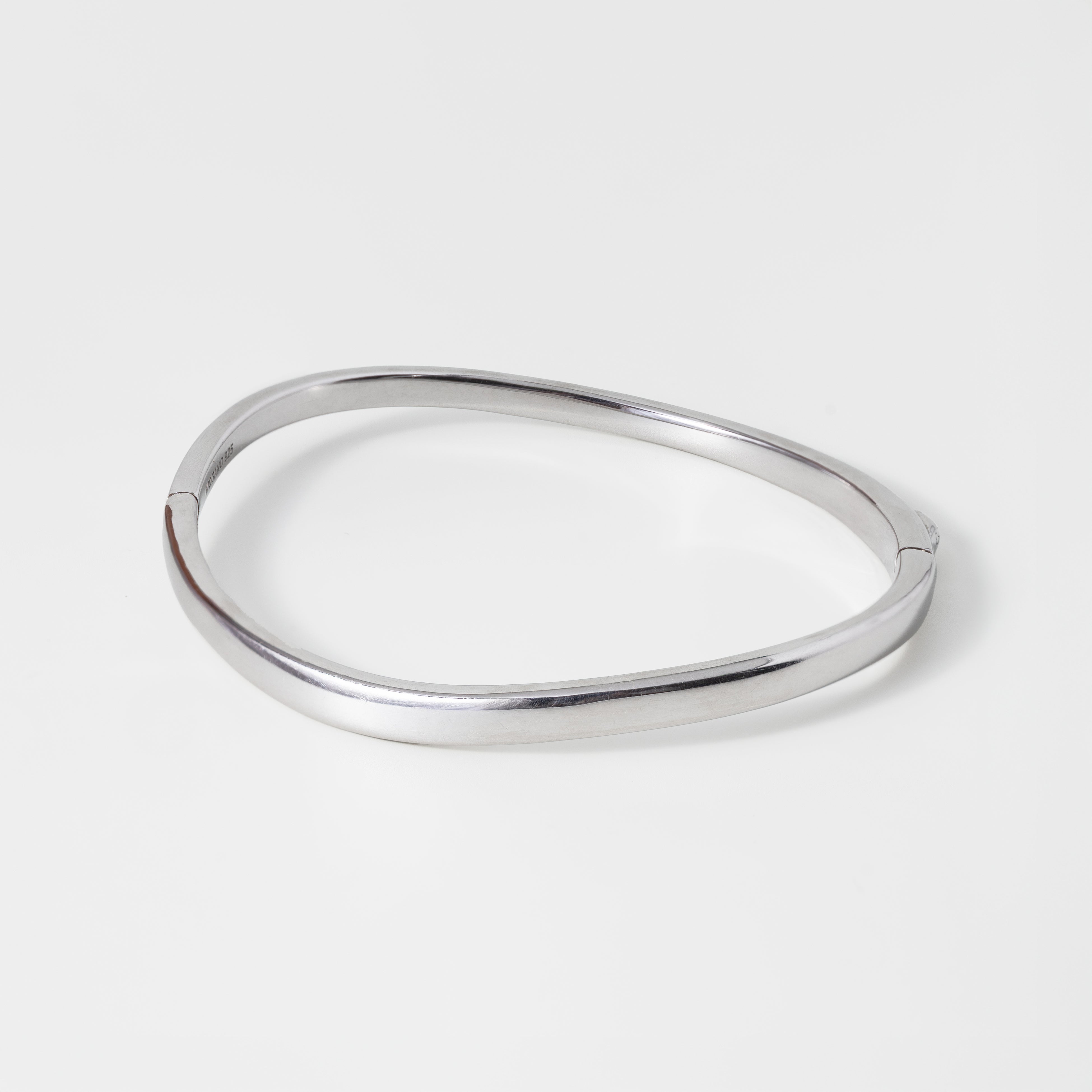 Wave Bangle - Luxury Everyday Bracelet – MOGANO